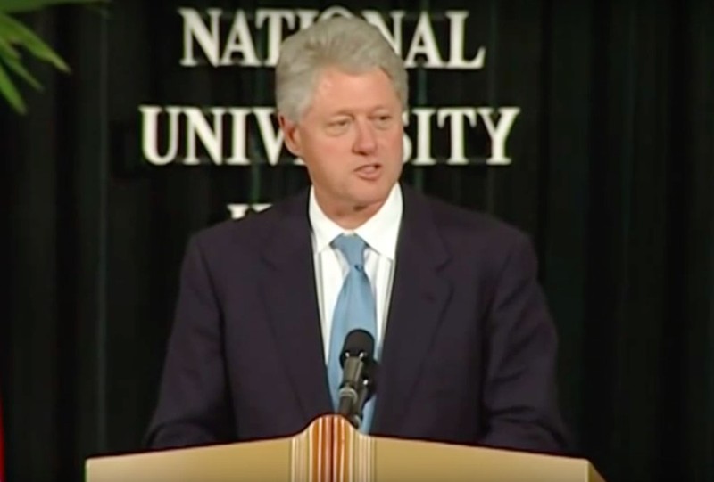 Tong thong Bill Clinton va chuyen tham lich su nam 2000-Hinh-3